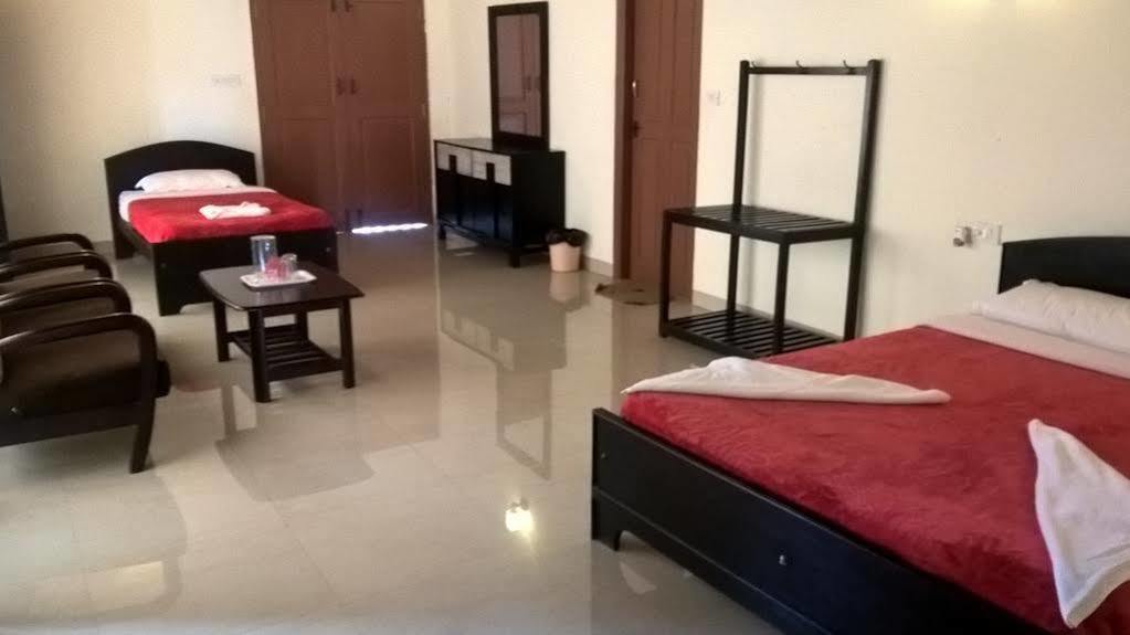 Palm Valley Resort Gonikoppal Ngoại thất bức ảnh